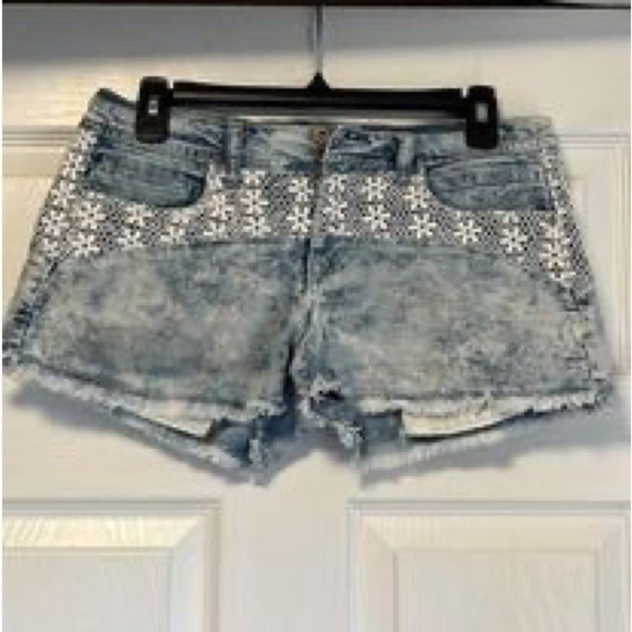 Lei Acid Wash Denim Lace Trim Cut Off Jean Shorts Vintage - Picture 1 of 8